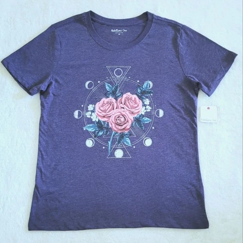 Rebellious One Moon🌙 Phases and Roses🌹Graphic Tee👕 - NWT